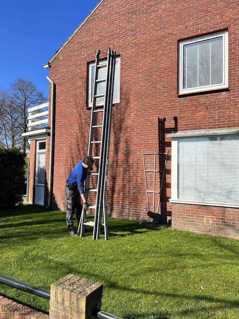 Leeuwarden schoorsteenveger huis ladder